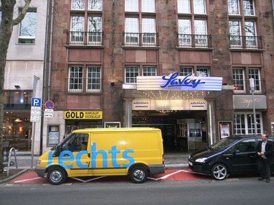 Vor dem Savoy