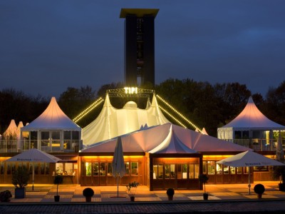 Tipi by night