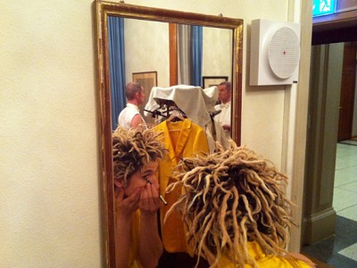 In der Garderobe um 19:47
