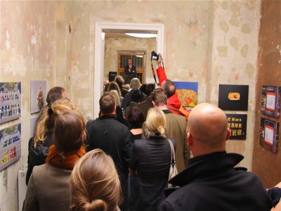 Ausstellung in M&uuml;nchen mit aufger&auml;umter Kunst